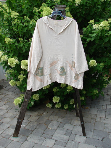 1999 Linen Antique Top Baker Tea Dye Size 1 on a wooden rack, showcasing its V neckline, rounded pockets, and vented sides. The medium weight linen and rear rounded drop collar are visible.
