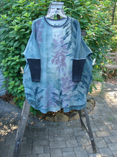 Barclay Thermal Contrast Revival Top Rose Garden Dusky Dusk OSFA displayed on an outdoor swinger, highlighting its ribbed sleeves and neckline, showcasing unique farm-themed paint details in a relaxed setting.