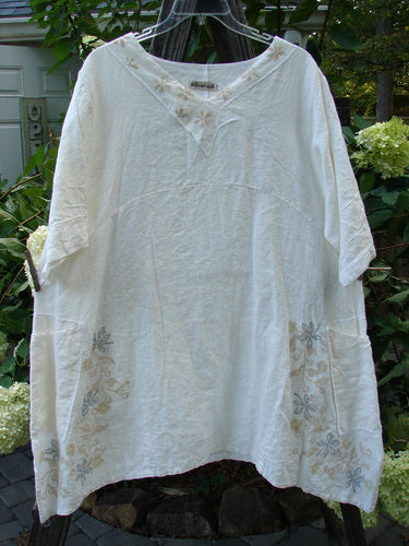 Barclay Linen Cross Over Urchin Tunic Dress Daisy Cloud Size 2, featuring a floral design, V-neckline, drop shoulders, and double side pockets, perfect for a casual summer look.