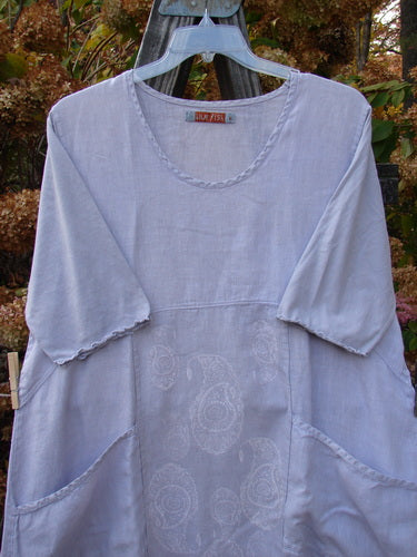 Barclay Linen Cotton Sleeve Urchin Dress Paisley Lavender Cloud Size 1: A light blue shirt with a paisley design and pleated waist seam.