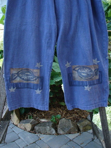 1995 Reprocessed Fitzgerald Pant Fish Star Royal Orchid Altered Size 1: Blue pants with fish and star designs, elastic waist, side pockets, and a dense cotton texture, ideal for vintage clothing enthusiasts.