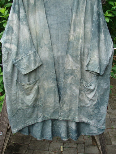 Barclay Bamboo Dolman Day Jacket Unpainted Mottled Field Grass OSFA features an open front, two drop front pockets, cuffed sleeves, a stand-up collar, and dolman sleeves with a vintage floral rear theme.