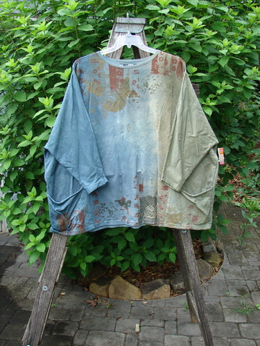 Barclay Cotton Lycra Writer's Pocket Sweatshirt Metallic Botanical Mottled Day Fog OSFA displayed on a wooden stand, highlighting its seamless design with dual drop pockets and dynamic botanical art.