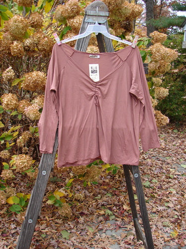 Barclay NWT Batiste Decora Ragtime Raglan Heirloom Size 2 ai, pink shirt on wooden rack with unique drawcord accent.
