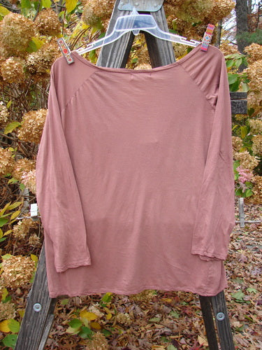Barclay NWT Batiste Decora Ragtime Raglan Heirloom Size 2 ai: Long-sleeved shirt on clothes rack, featuring a deep V neckline, adjustable front drawcord, and gentle pleats on shoulders.