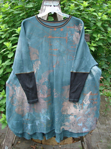 Barclay Thermal Contrast Revival Top Field Lightening Mottled Green Teal OSFA featuring black ribbed sleeves, a rounded contrasting neckline, and an A-line shape with side vents, displayed on a pole.