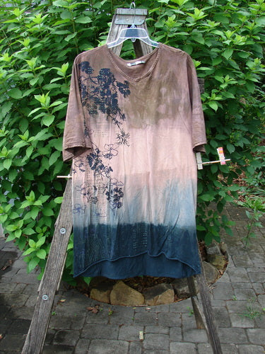 Barclay Tournesol Slim Tunic Dogwood Mottled Dusk OSFA displayed on a wooden ladder, showcasing its drop shoulders, three-quarter sleeves, rounded neckline, and varying hemline, embodying Bluefishfinder.com's vintage style.