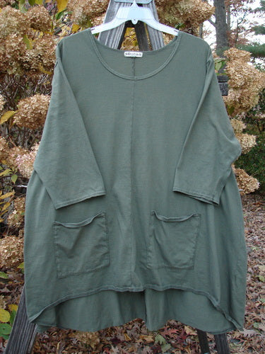 Barclay Hi Low Pocket Tunic Top, Olive, Size 2: Rounded neckline, A-line shape, double lower front pockets, longer 3/4 sleeves.