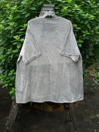 Barclay NWT Art Tee Floral Reach Raincloud Grey OSFA features a longer tunic length, loose three-quarter sleeves, and a unique hemline, perfect for expressing individuality in vintage Blue Fish style.