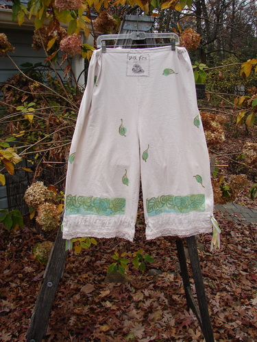 1992 Pantaloon Bloomer Banded Falling Leaf Sea Shell OSFA features a drawcord waistline and green leaf design. Distinctive crochet details and Blue Fish signature patch highlight this rare vintage piece from BlueFishFinder.com.