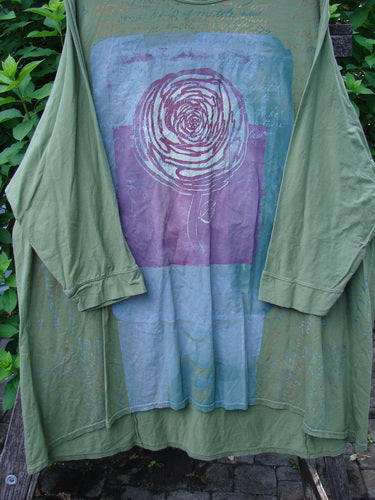 Barclay Art Tee Rose Script Mottled Peapod OSFA: A tunic-length, medium-weight organic cotton shirt featuring a rose design, loose three-quarter sleeves, and a rounded neckline, embodying Blue Fish's creative vintage style.