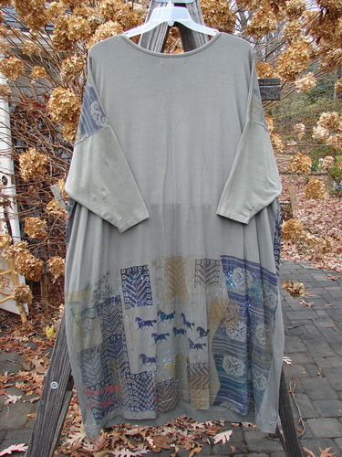 Barclay Bamboo Dress with Lipizzaner Stallion Pattern, OSFA. Long rectangular shape, dolman sleeves, exterior pockets. Bust 62, waist 62, hips 62, sweep 62, length 48.