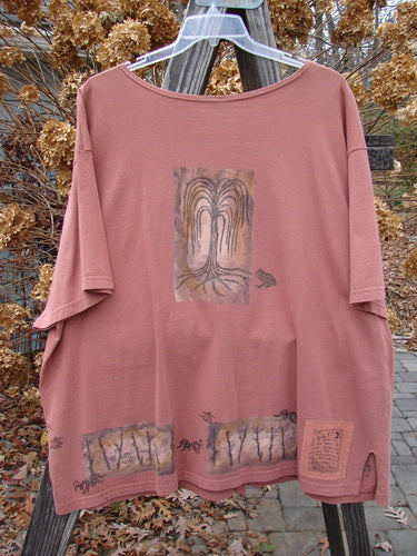 1994 Camp Shirt Tiny Ant Gourd Size 2: A pink shirt with a tree drawing on it, featuring a Varying Hemline, Oversized Breast Pocket, and Vented Sides.
