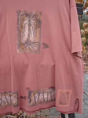 1994 Camp Shirt Tiny Ant Gourd Size 2: A pink shirt with a tree, frog, and ant theme. Varying hemline, wider neckline, oversized breast pocket, vented sides, drop shoulders, wider sleeves, and a shorter boxier shape. Made from 100% cotton. Bust 56, waist 56, hips 56, length 30 inches.