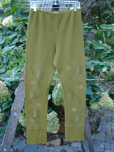 The 2000 Thermal Layering Lu Pant Soft Geo Greenroot Size 1 features a mid-weight cotton thermal fabric with a professionally replaced elastic waistband, showcasing unique ribbed lowers and a pocketless hip design.