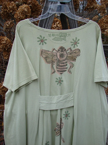 1994 Leaf Top Music Garden Aloe Size 2: A green shirt with a bee drawing, featuring a unique 4 point hemline and a tailored swing.