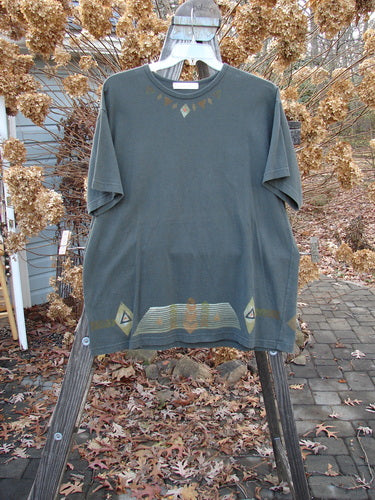 1998 Short Sleeved Tee Diamond Game Domino Size 1: A t-shirt on a swinger, rack, and blanket on the ground. Clothing, outdoor, sleeve, outerwear.
