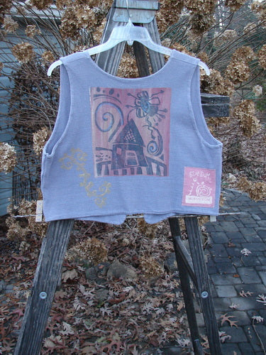 1995 Reprocessed Jazz Vest Magical Home Mulberry Size 1: A blue shirt with a picture on it, featuring a close-up of a painting and leaves on the ground.
