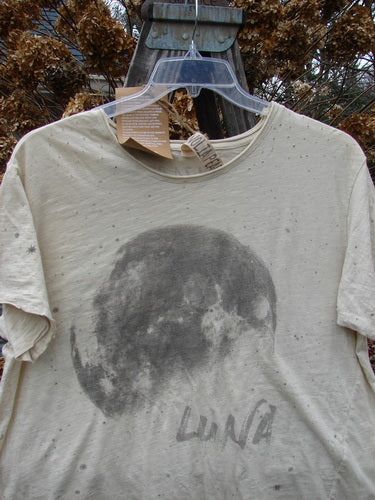Magnolia Pearl NWT Short Sleeved Boyfriend Tee Luna Moonlight OSFA: A t-shirt with a moon, featuring a moon and stars design.
