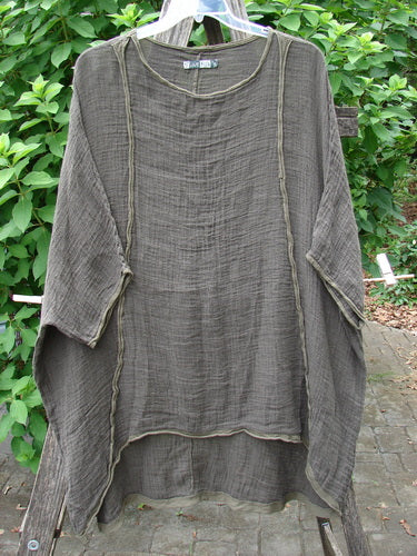 The Barclay Gauze Linen Exterior Curve Hi Low Pullover Unpainted Stick OSFA is displayed, showcasing its unique texture and design, with a focus on the elegant drape and cut of the sleeves.