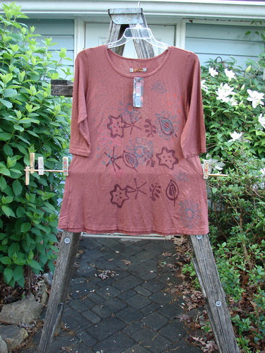 Barclay NWT Slub New Hope Tee Daisy Power Henna Size 1 features three-quarter sleeves, slight hip flare, rounded hemline, and dual vertical seams, crafted from lightweight organic cotton slub.