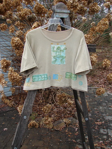 1992 Short Sleeved Crop Tee Top Frog Camino OSFA: A vintage tee with a jumping frog theme paint design and a slightly thicker rolled neckline adorned with stamp accents.