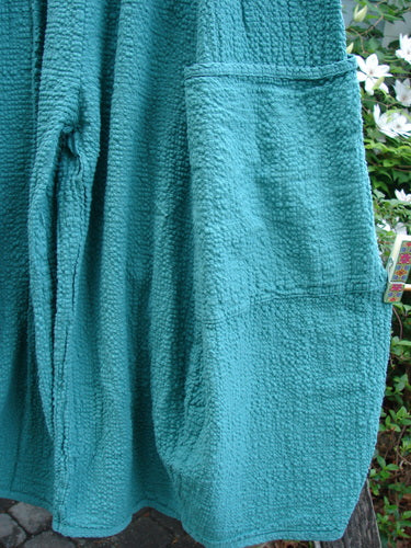 Barclay NWT Pucker Crop Mojo Pant Unpainted Jade Size 0 features unique 3D diamond cut from knee down, textured cotton, generous front pockets, and a thick elastic waistband, embodying Bluefishfinder's creative vintage style.