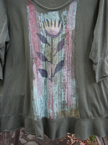 Barclay Three Quarter Sleeved Flutter Top Tulip Hunter Size 1 features a soft A-line shape with a tulip theme paint, three-quarter sleeves, and flutter details for a vintage-inspired, artistic look.