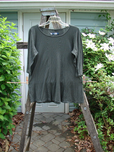 Barclay Slub New Hope Curve Seam Tee Unpainted Deepest Forest Size 0, featuring three-quarter sleeves, slight hip flare, rounded hemline, and dual curved center seams, crafted from lightweight organic cotton slub.