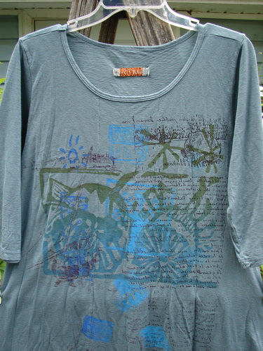 Barclay Slub New Hope Curve Seam Tee Travel Notes Lightest Forest Size 1 features three-quarter sleeves, a rounded hemline, dual curved seams, and a slight hip flare, showcasing vintage style and individuality.