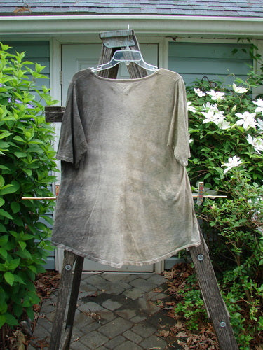 Barclay Slub Short Sleeved Travel Tee Tiny Bloom Mottled Brown Birch Size 0, showcasing an A-line shape with a high-low hemline, rounded neckline, and wide sleeves, perfect for expressing individuality.
