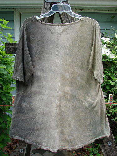 Barclay Slub Short Sleeved Travel Tee Tiny Bloom Mottled Brown Birch Size 0, featuring a rounded neckline, wide short sleeves, A-line shape, and high-low hemline, exuding vintage Blue Fish Clothing style.