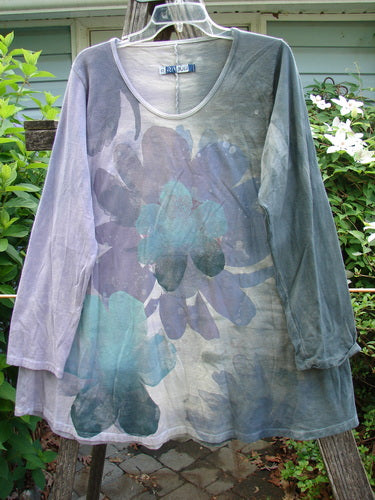Barclay Long Sleeved A Lined Tunic Petals Mottled Lavender Size 0 features a giant floral motif, rounded neckline, and sweeping A-line silhouette. Perfect for expressing individuality through vintage-inspired style.