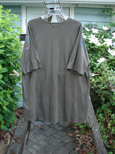 Barclay Tournesol Tunic Seed Pod Garden Stick OSFA features a tunic-length, drop shoulders, rounded neckline, and varying hemline with a seed pod floral pattern on organic cotton.