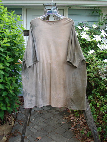 Barclay Art Top Blue Fish Sign Mottled Stick OSFA features a tunic length, drop shoulders, loose three-quarter sleeves, rounded neckline, varying hemline, and vintage Blue Fish logo paint, embodying creative individuality.