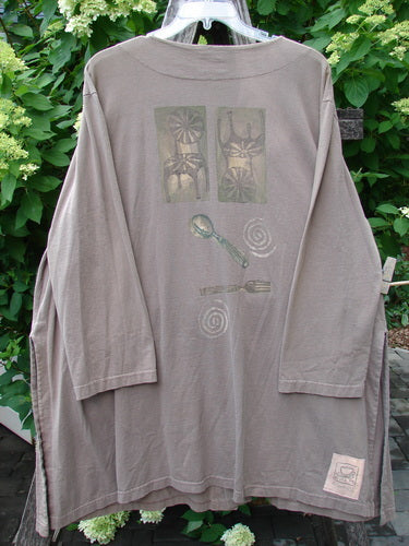 1999 Silverware Top Reverse Dining Riverbed OSFA displayed with unique flower-wheel prints, spoon and fork motif on back, highlighting Bluefishfinder.com's vintage charm; features include vented sides and ceramic button detailing.