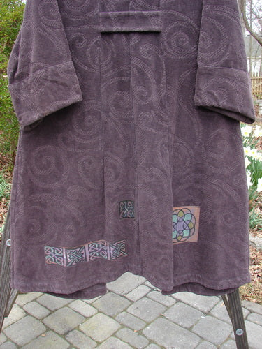 2000 Patched Upholstery Diwmach Coat Celtic Time Aubergine Size 0, a purple robe with a pattern, sleeve detail.