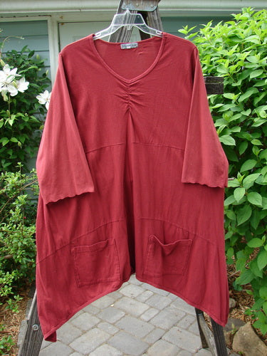 A red dress with a varying hemline, front gather, and drop pockets. Made from organic cotton, this Barclay Gather Two Pocket Dress is in perfect condition. Size 2, unpainted.