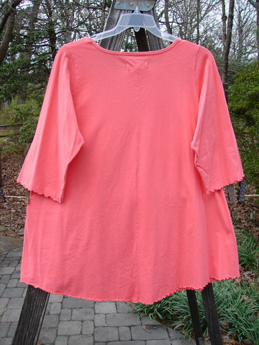 Barclay NWT Three Quarter Sleeved Cafe Pocket Top Fern Fall Geranium Size 1 featuring a longer A-line tunic shape, three-quarter sleeves, curly edgings, and double side entry kangaroo pockets.