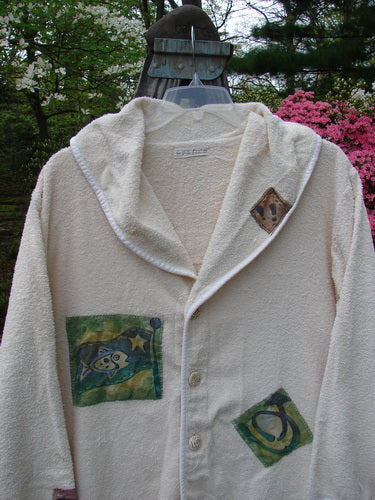 1996 Patched French Terry Cape Cod Coat Travel White Pine OSFA: White fleece jacket with hood, large pockets, single button closure, deep V-neck collar, and distinctive farm-themed patches including a signature Blue Fish patch.