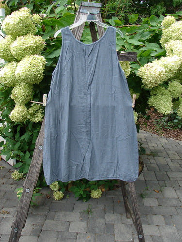 Barclay NWT Textured Salted Shift in Grey Diatom, size 0, displayed on a wooden stepladder outdoors, features a sleeveless smock-style with a rounded neckline and varying hemline.