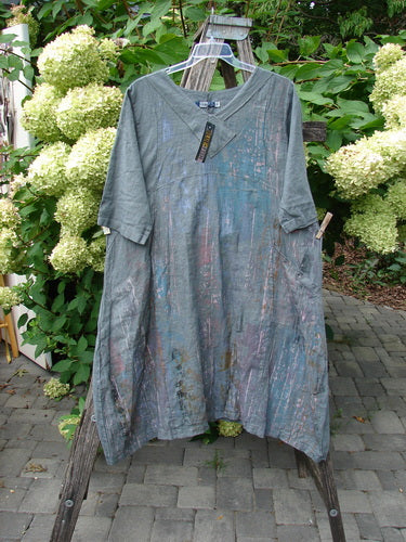 Barclay NWT Linen Cross Over Urchin Pocket Dress Vertical Rain Smudge Stick Size 0, featuring a loose fit, short sleeves, V-neckline, and unique splatter pattern, displayed on a wooden ladder.