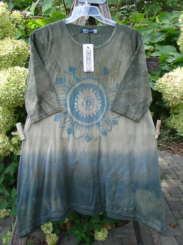 Barclay NWT Wander Tunic Tee Sunflower Mottled Vintage Camo Size 0, features a loose fit, short sleeves, and a large sunflower motif on tie-dyed green and blue fabric.