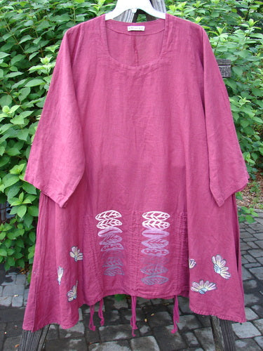 Barclay Linen Venetian High Vent Tunic Dress Cornflower Berry Size 2: A flowing pink dress with a floral design, featuring a square neckline, hourglass shape, and draw cords.