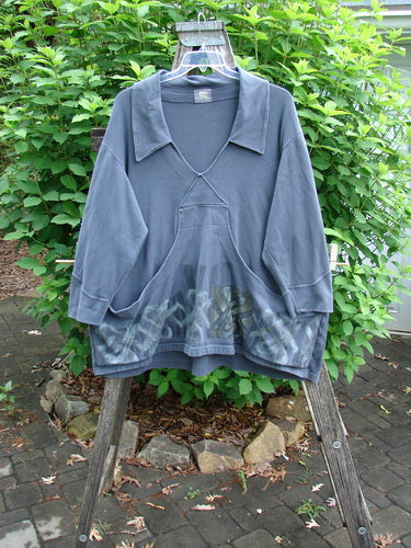 2000 Interlock Peat Bog Top Celtic Turn Cliffshadow Size 2: Features a deep V-neckline, unique kangaroo pocket, double-paneled hemline, and cuffs, embodying Bluefishfinder.com's vintage, creative, and expressive clothing ethos.