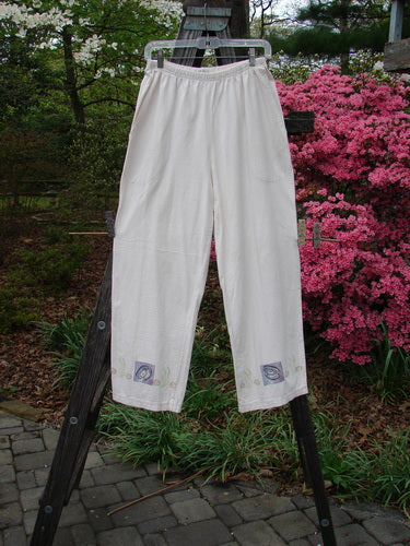 1996 Simple Pant Sea Life Birch Bark Size 1, displayed on a wooden rack, highlights a cropped inseam and elastic waistline with side pockets, crafted from organic cotton.