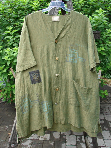 2000 Cross Dye Linen Patched Downtown Jacket, Meadow, Size 2: A green shirt with patches on it, featuring a close-up of a visor.