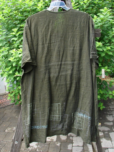 2000 Cross Dye Linen Downtown Jacket Directional Oregano Size 2: A green shirt on a swinger with a fence and a curtain with white lines.