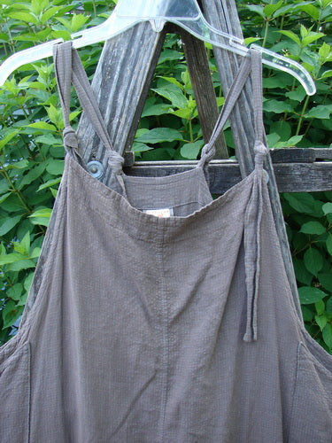 The Barclay Linen Rayon Pucker Side Pocket Apron Jumper Unpainted Bark Size 1 features adjustable straps, rounded pockets, and a textured pucker rib.