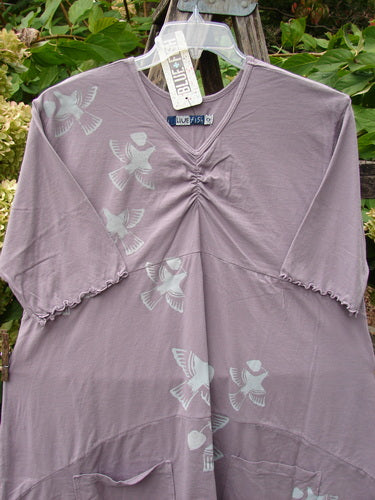 Barclay NWT Perfect Day Pocket Tunic Dress Love Dove Sea Fog Size 0: Loose-fitting tunic with a gathered V-neck, ¾-length lettuce-edged sleeves, bird motif, oversized pockets, and a widening shape.